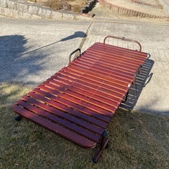 折りたたみ式ベッドの画像