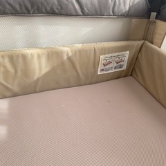 ［ミキハウスおもちゃ付］ベビーベッドの画像