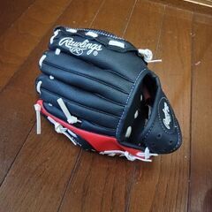 ローリングスの野球グローブとボールの画像