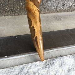 JM20527S)水牛の角 龍柄彫刻 民芸品 置物 幅：約90cm  高さ：約42,5cm 奥行：約9cm 中古品【取りに来られる方限定】の画像