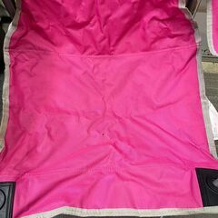 アウトドア用折りたたみ椅子（ピンク）の画像