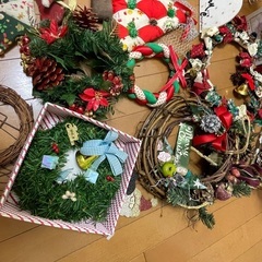 クリスマスリース オーナメントなどの画像