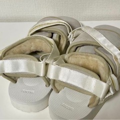 SUICOKE 28cm ファー付サンダル ベージュ 美品 新古品 汚れ箇所ありの画像