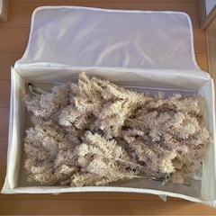 ホワイトクリスマスツリー&リースの画像