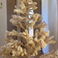 ホワイトクリスマスツリー&リースの画像