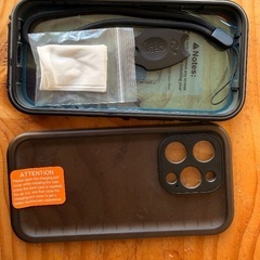 iPhone 15 Pro用の防水ケースなどの画像