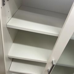 【リユ-スのサカイ広島石内店】ジモティ割！3枚扉食器棚/クリ-ニング済み/HG-8278/広島市 家具　佐伯区 家具　南区 家具　西区 家具　東区 家具　中区 家具　安佐南区 家具　安佐北区 家具　安芸区 家具　府中町 家具　海田町 家具　熊野町 家具　坂町 家具　廿日市市 家具			の画像