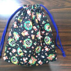 【ハンドメイド】クリスマス柄きんちゃく（黒）の画像