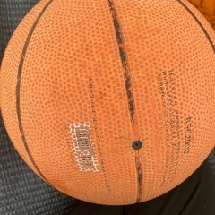 バスケットボール、サッカーボールの画像