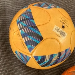 バスケットボール、サッカーボールの画像