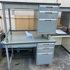 事務机　　一台500円✖️5台の画像