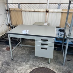 事務机　　一台500円✖️5台の画像