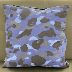 A-829【リユースのサカイ野々市店】ジモティ来店特価‼ APE 迷彩柄クッション 未使用品の画像