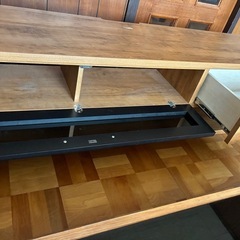 山梨県内配送無料 ガラスローテーブル テレビボードセットの画像