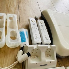 WiiFit ボード　リモコン　充電スタンド　Wiiソフト等セットの画像