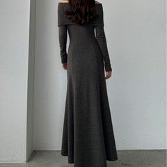 louere　オフショルフレアニットワンピースの画像