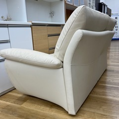 karimoku カリモク 2人掛けソファー 総革 Direttore ベージュ 家具 のご紹介です！の画像