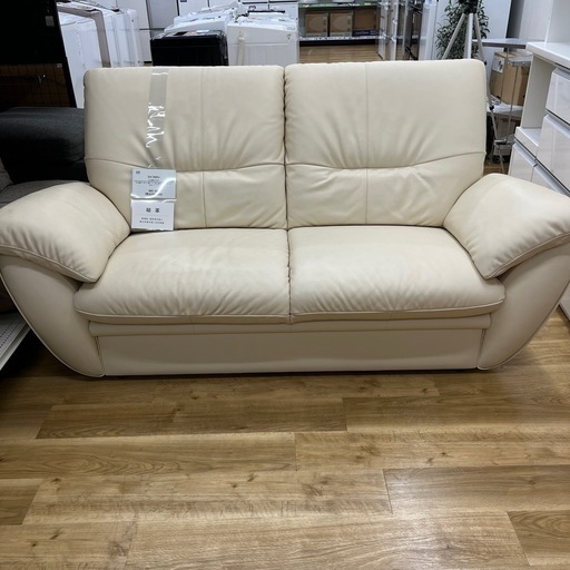 karimoku カリモク 2人掛けソファー 総革 Direttore ベージュ 家具 のご紹介です！