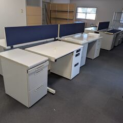 オフィス家具（デスク・書類棚）緊急売却のお知らせの画像