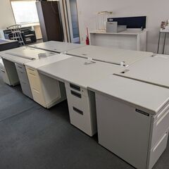 オフィス家具（デスク・書類棚）緊急売却のお知らせの画像
