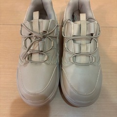 GU ベージュスニーカー　美品の画像