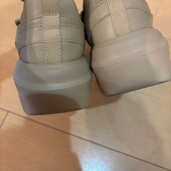 GU ベージュスニーカー　美品の画像