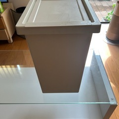 ゴルフクラブ、テーブル、ゴミ箱、お菓子(全部引き取る限定)の画像