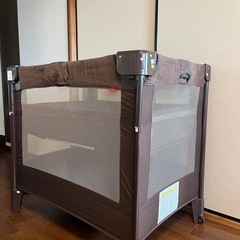 Aprica アップリカ ココネルエアープラス　チョコレート（BR）66045 / ベビーベッド 移動可能 たためる エアプラス ココネルエア  コンパクトにたためるベビーベッドの画像