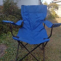 折りたたみ椅子の画像