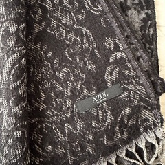 AZUL by moussy ブラック系 柄入り大判　ストール　ショールの画像
