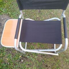 折りたたみ椅子の画像