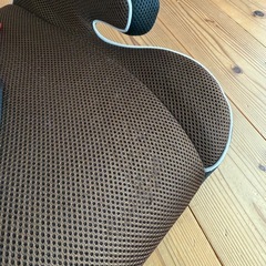 ジュニアシート ブラウンの画像