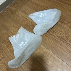 レインシューズ 防水 シューズカバー 滑り止め 軽量 靴カバー 雨 雪 ファスナー付き 着脱しやすい 折りたたみの画像