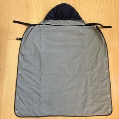 抱っこ紐ケープ　ユニクロ　ネイビーの画像