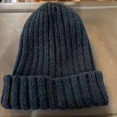 寒い季節に⛄️ニット帽🧶GU黒ニット帽子小物冬用の画像