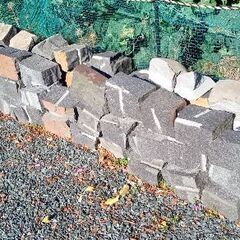 無料!!②ガーデニング資材 石材 DIY 花壇 石垣 庭園 アプローチ 自然石 天然石 ピンコロ石 栗石 割栗石　の画像