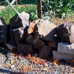 無料!!②ガーデニング資材 石材 DIY 花壇 石垣 庭園 アプローチ 自然石 天然石 ピンコロ石 栗石 割栗石　の画像