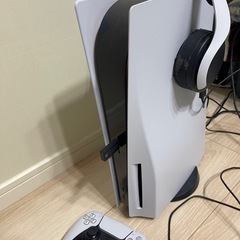 PlayStation5  ディスクドライブ搭載モデル　ヘッドセット付の画像