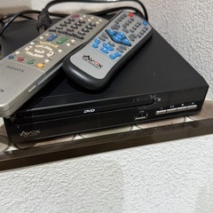 テレビとDVDデッキの画像