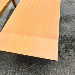 ダイニングテーブルの画像