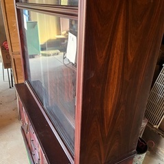 ガラス戸付き書棚　本箱の画像