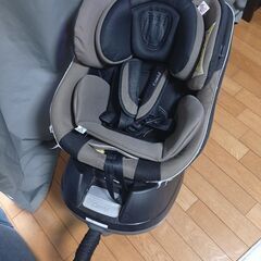 新生児から使えるチャイルドシート※一部パーツ欠の画像