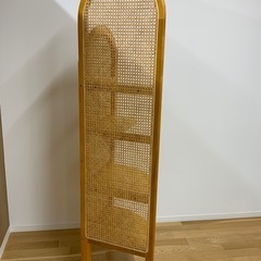 【美品】 ラタン調/籐編み 曲線が美しい コーナーラック 北欧/韓国風 インテリアの画像