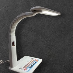 LED学習スタンド ODS-LK21-W/K 8W ホワイト 通電動作確認済み 中古品販売 12Bの画像