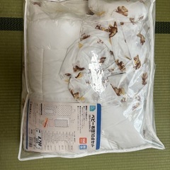 ベビー布団とシーツの画像