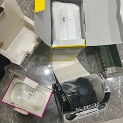 マスクと調節可能な収納ボックスの画像