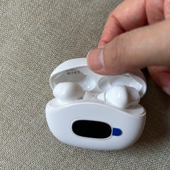 ワイヤレス　Bluetoothイヤホン　白　ほぼ未使用(試着、試聴のみの画像