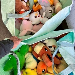 ハウマッチ　フリマ　商品紹介　靴　服　ぬいぐるみ　　　　　ぬいぐるみ　自転車のタイヤなどの画像