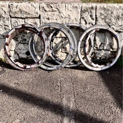 ハウマッチ　フリマ　商品紹介　靴　服　ぬいぐるみ　　　　　ぬいぐるみ　自転車のタイヤなどの画像