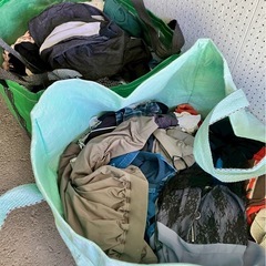 ハウマッチ　フリマ　商品紹介　靴　服　ぬいぐるみ　　　　　ぬいぐるみ　自転車のタイヤなどの画像